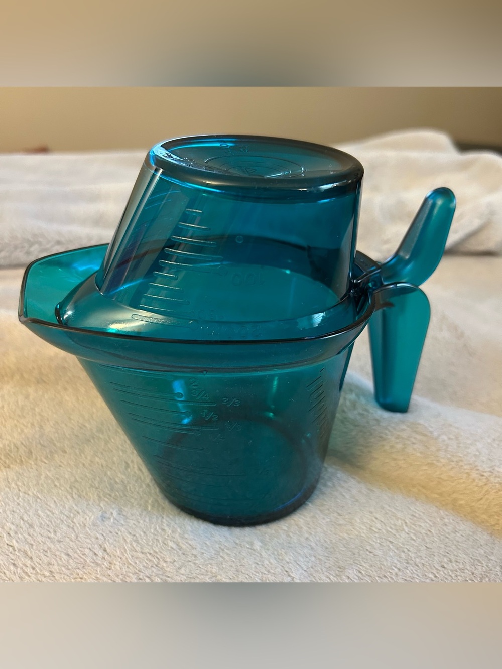 Tupperware Micro Set of 2 Measuring Cups - Picture 2 of 4